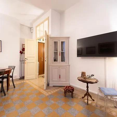 La Presentosa- Elegant Full San Giovanni Appartement Rome